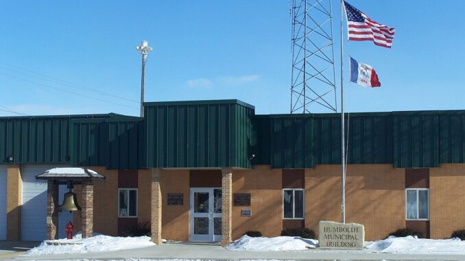 1200px-Humboldt_Municipal_Building